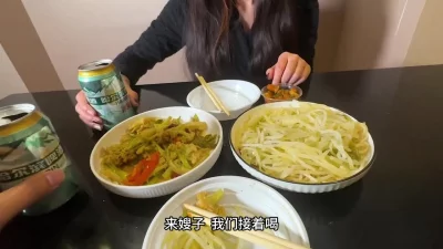 在反抗中嗔吟异常真实~唔唔~不要疼~强硬输出抽插最终内射